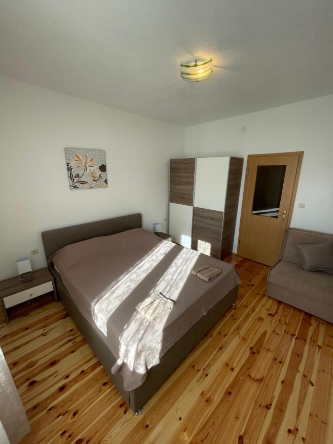 Ivan i Matej Apartments Blace Buitenkant foto
